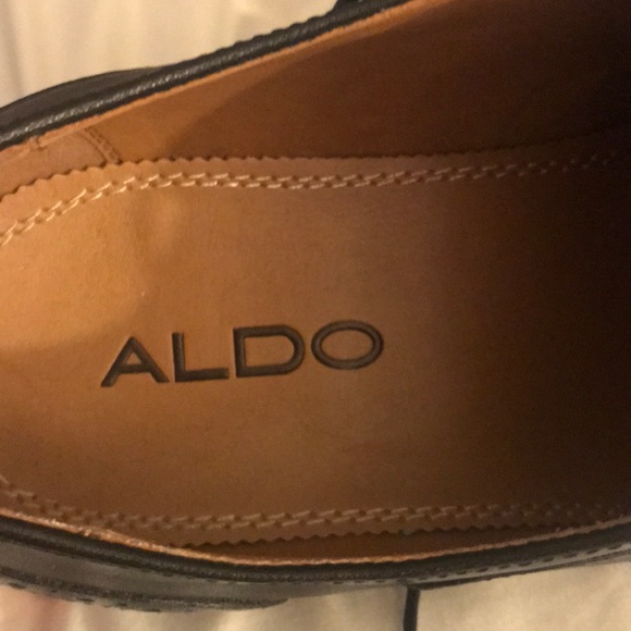 Aldo vetriano black wingtip oxfords, brown soles - Picture 7 of 7